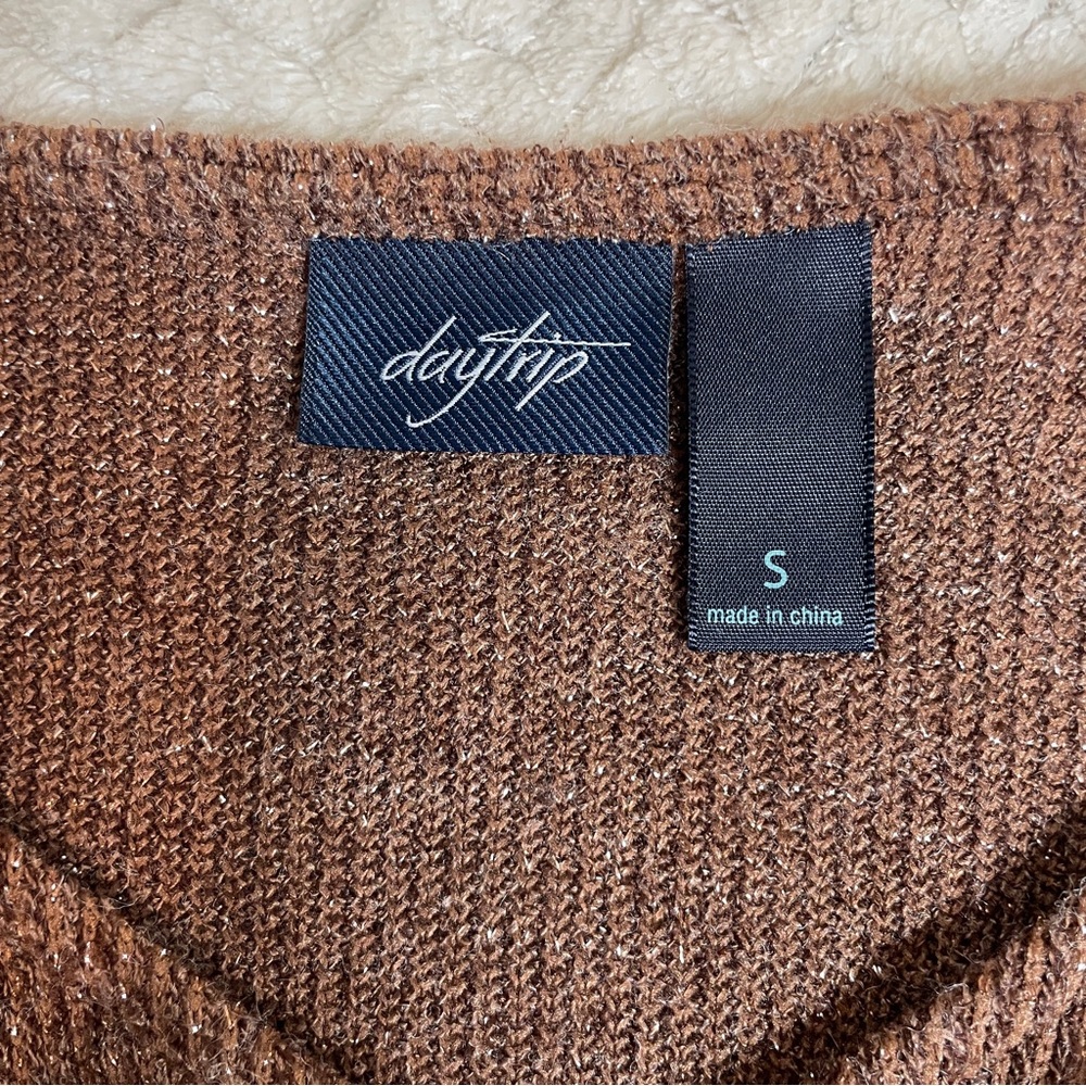 Daytrip Metallic Rust V-Neck Ruched Front Sweater - Picture 7 of 8